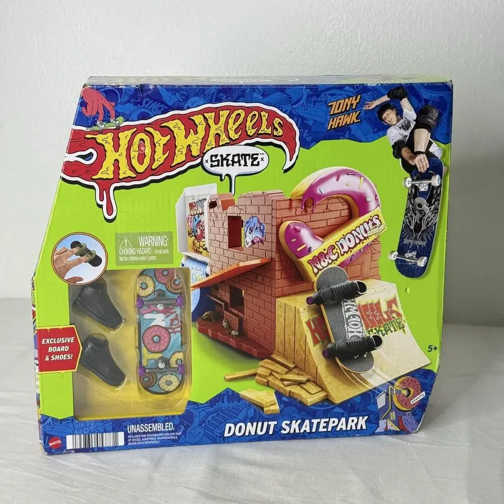 Hot Wheels Skate Donut Skatepark Tony Hawk Fingerboard Shoes Playset Toy Set